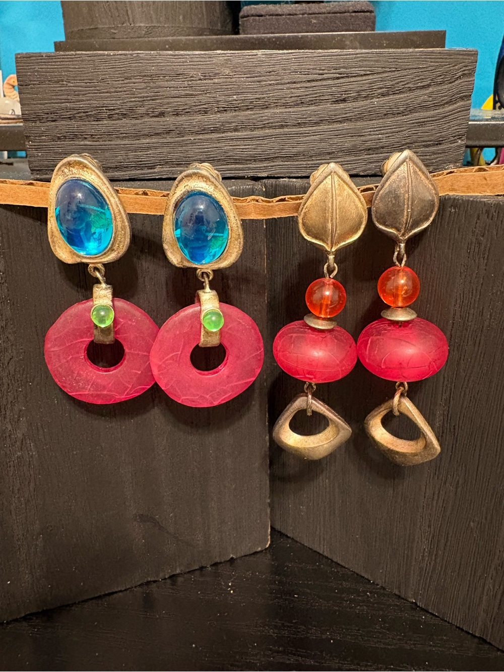 Robert Rose 2 pairs vintage clip on lucite silver tone earrings pink & blue